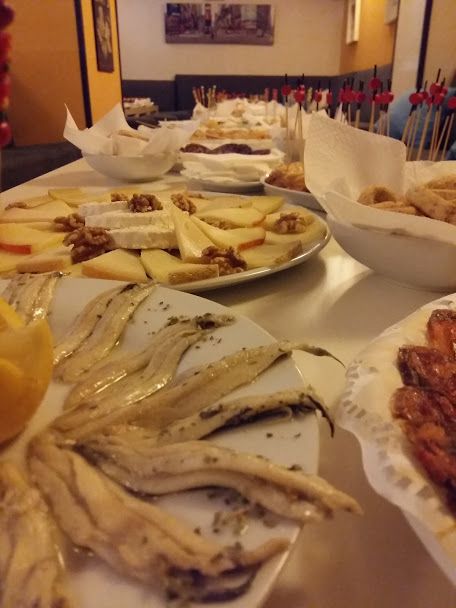 Hamburguesas, bocadillos, tortillas, ensaladas a domicilio