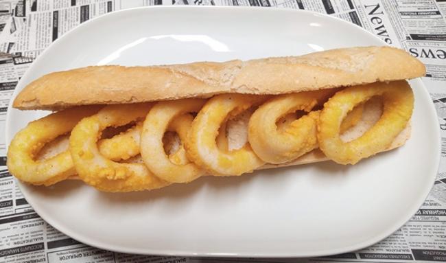 Bocadillo de Calamares a la Romana